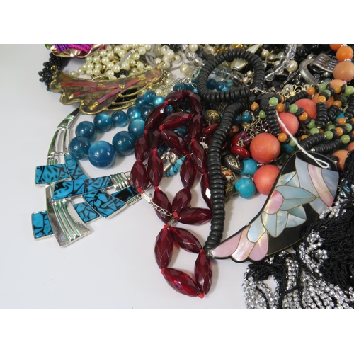 277 - Approx 3kg of costume jewellery including some statement necklaces.