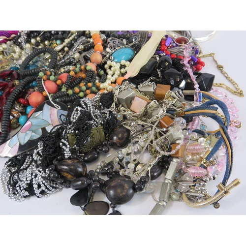 277 - Approx 3kg of costume jewellery including some statement necklaces.