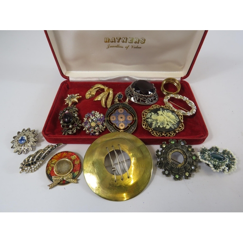 280 - Selection of vintage brooches including one which is 835 silver.