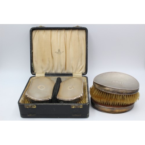 335 - 4 x Assorted Vintage .925 STERLING SILVER Topped Gents Grooming Brushes 766g    Inc Cased Etc    565... 