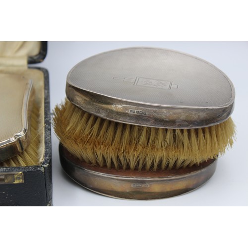 335 - 4 x Assorted Vintage .925 STERLING SILVER Topped Gents Grooming Brushes 766g    Inc Cased Etc    565... 