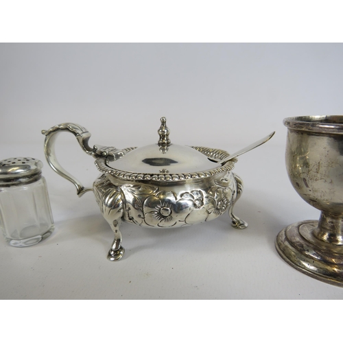 326 - Sterling silver items to include a lidded mustard pot and egg cup etc. Total weight 154 grams.