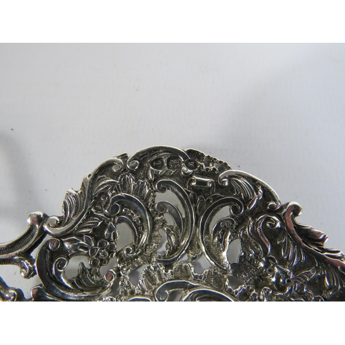 328 - Sterling silver short handled cake spoon decorated with cherubs. Hallmarked for London total weight ... 