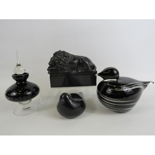 83 - Mixed lot to include a Basalt recumbent lion trinket box, A large bird paperweight etc.