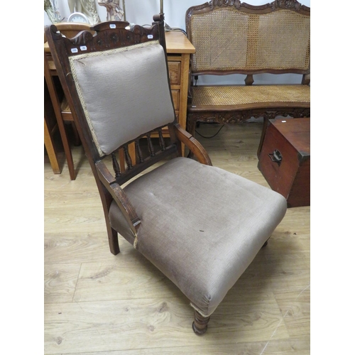 712 - Victorian/Edwardian upholstered Nursing chair. See photos.