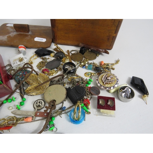 278 - Mixed costume jewellery lot. Mainly earrings and some sterling silver.