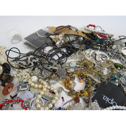 282 - Mixed costume jewellery lot necklaces, bracelets, earrings etc.