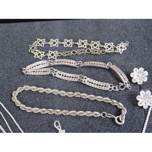 291 - Sterling silver Necklaces, rings and bracelets. 66.4 grams in total.