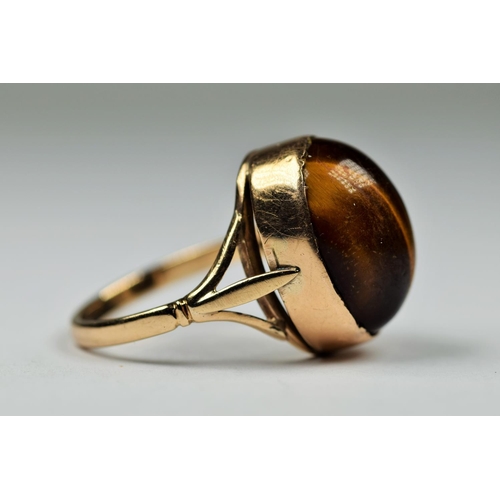 408 - 9ct Yellow Gold signet ring set with Tiger's Eye. Finger size 'N'    4.9g