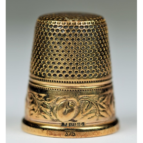 525 - Antique 9ct Yellow Gold thimble. Hallmarked with Swiss import mark.  Amazing condition. 3.2g. With b... 