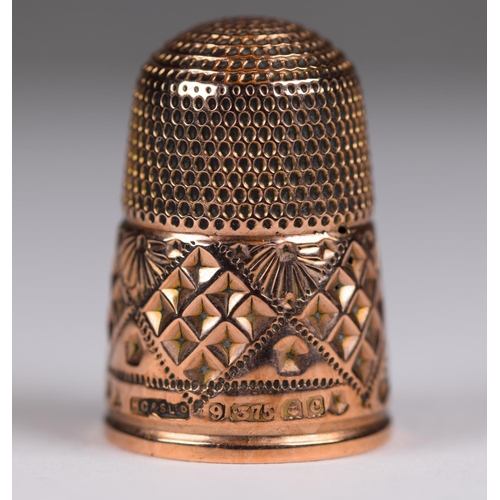 526 - antique 9ct Yellow Gold thimble. Hallmarked for Birmingham 1902. Henry Cook & Sons.  Amazing conditi... 