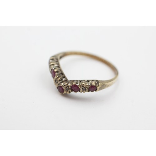 429 - 9ct gold vintage ruby & diamond wishbone ring (1.9g)     734501