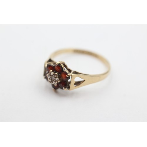 438 - 9ct gold diamond & garnet cluster dress ring (2.2g)     734508