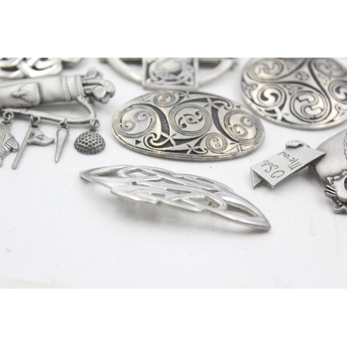 465 - 10 x assorted pewter brooches including signed j.j and st justin (204g)     575389