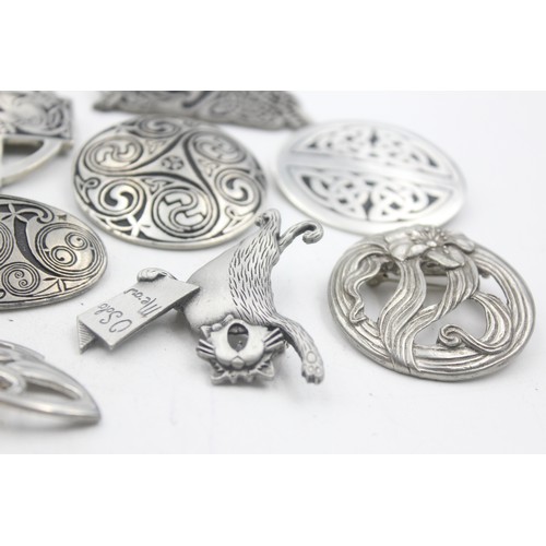 465 - 10 x assorted pewter brooches including signed j.j and st justin (204g)     575389