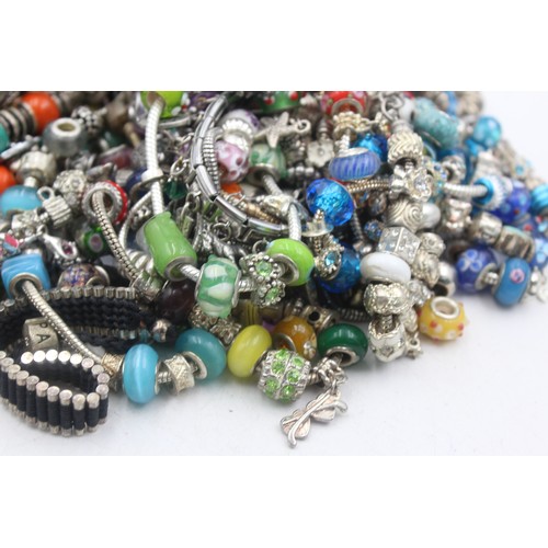 467 - 1.5kg assorted fashion charm bracelets and charms     139467