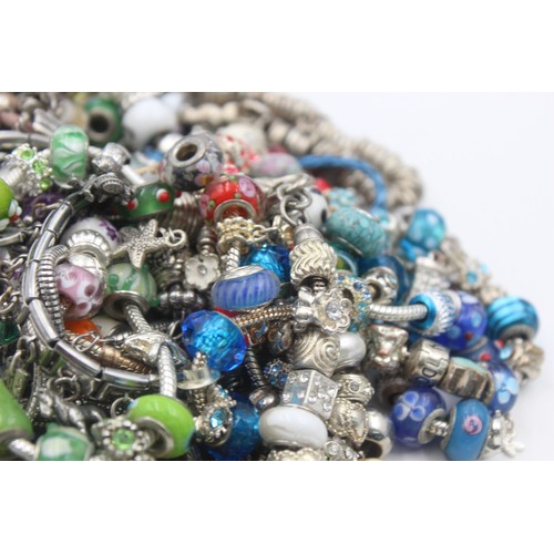 467 - 1.5kg assorted fashion charm bracelets and charms     139467