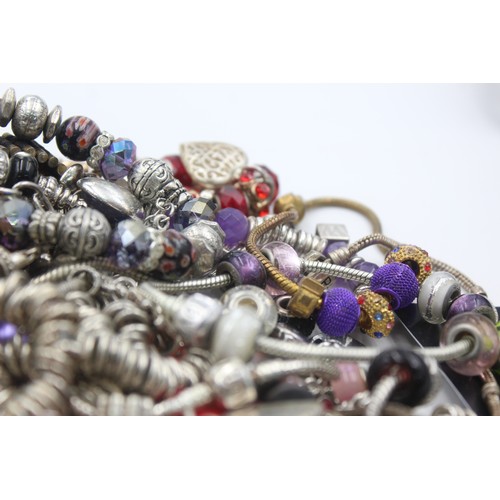 469 - 1.5kg assorted fashion charm bracelets and charms     454026