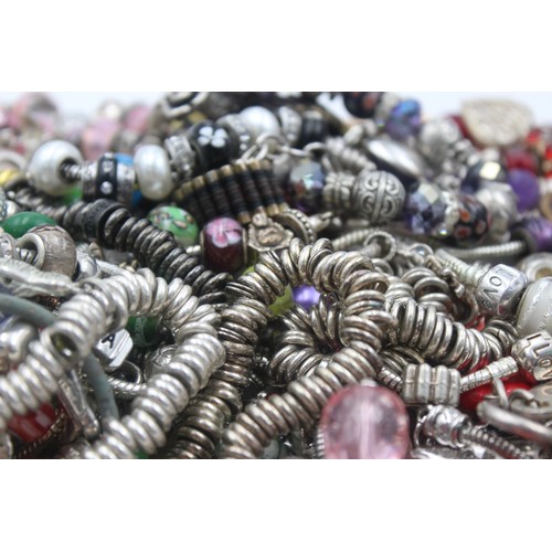 469 - 1.5kg assorted fashion charm bracelets and charms     454026