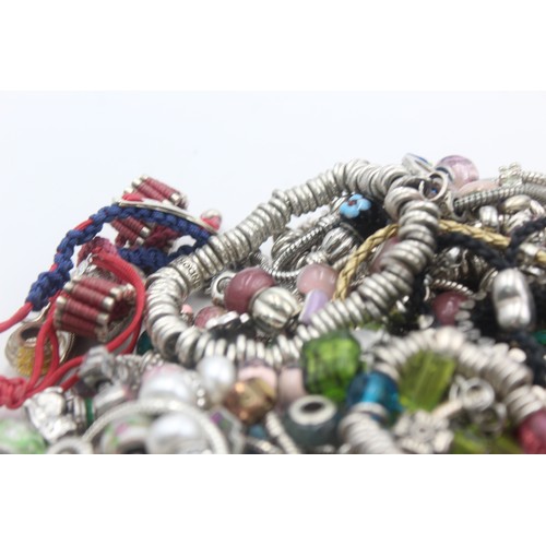 473 - 1.5kg assorted fashion charm bracelets and charms     795465