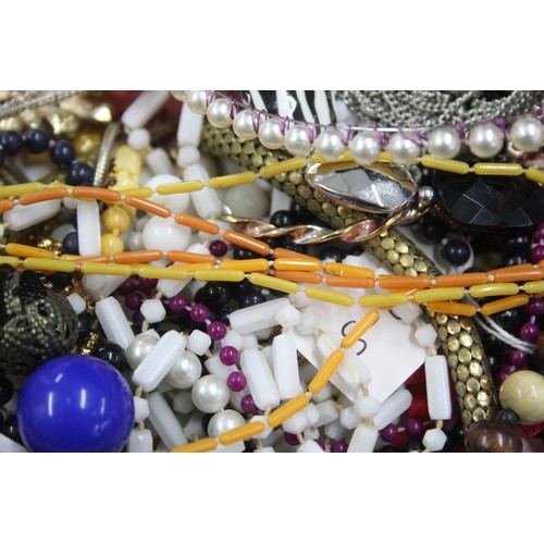 476 - 10kg UNSORTED COSTUME JEWELLERY inc. Bangles, Necklaces, Rings, Earrings.     139388

*Please note p... 