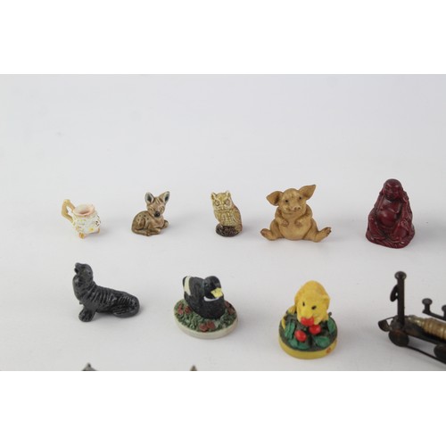 376 - 35 x Assorted Vintage MINIATURE Ornaments Inc Bee, Mice, Buddah Etc     627539