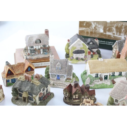 377 - 34 x Assorted Vintage Minature Ceramic Cottages Inc Lilliput Lane, John Hine     627572