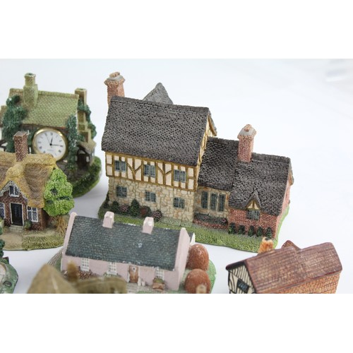 377 - 34 x Assorted Vintage Minature Ceramic Cottages Inc Lilliput Lane, John Hine     627572