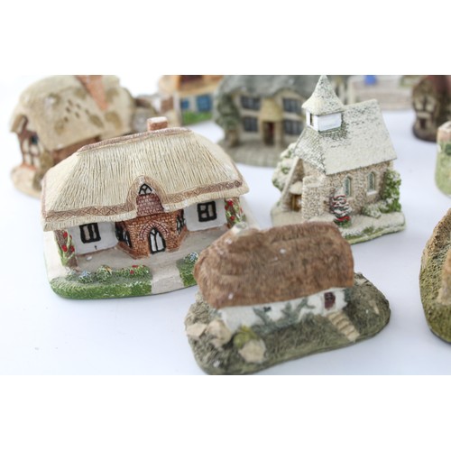 377 - 34 x Assorted Vintage Minature Ceramic Cottages Inc Lilliput Lane, John Hine     627572