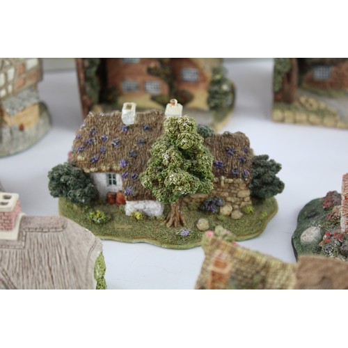 377 - 34 x Assorted Vintage Minature Ceramic Cottages Inc Lilliput Lane, John Hine     627572