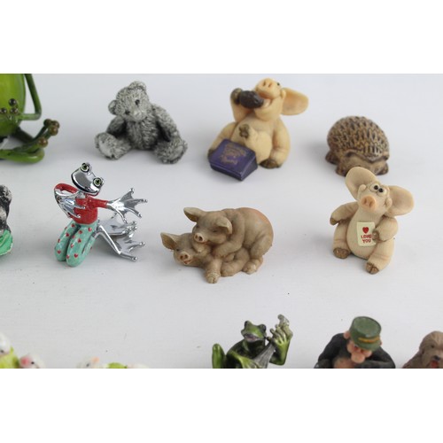 378 - 30 x Assorted Vintage MINIATURE Ornaments Inc Mice, Bear, Frog Etc     627542