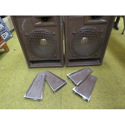 633 - 2 Large vintage pub speakers.