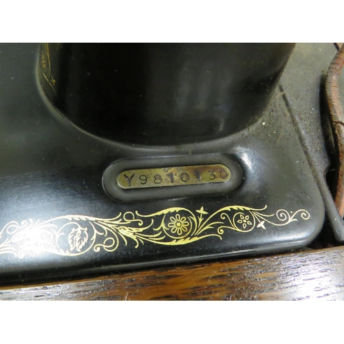 634 - Singer sewing machine and table