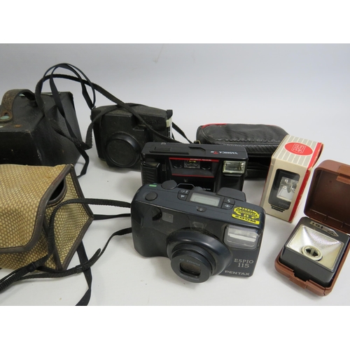 700 - Mixed lot of various vintage cameras, etc