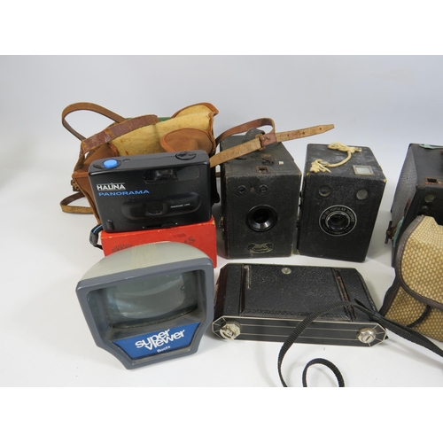 700 - Mixed lot of various vintage cameras, etc