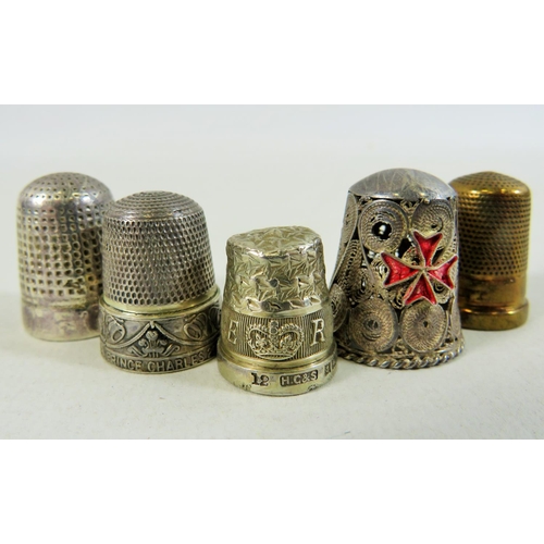 645 - Selection of thimbles to include Hallmarked Royal Commemorative, hallmarked, plus filligree silver d... 