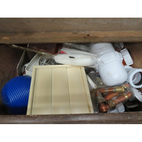 1069 - Strong wooded toolbox containing plumbing equipment. See photos.