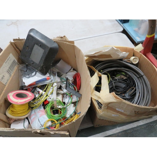 1073 - Box of electrical cables and fittings. See photos.