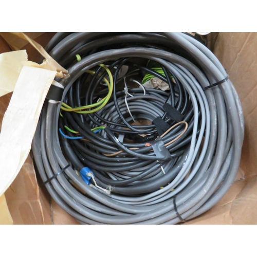 1073 - Box of electrical cables and fittings. See photos.