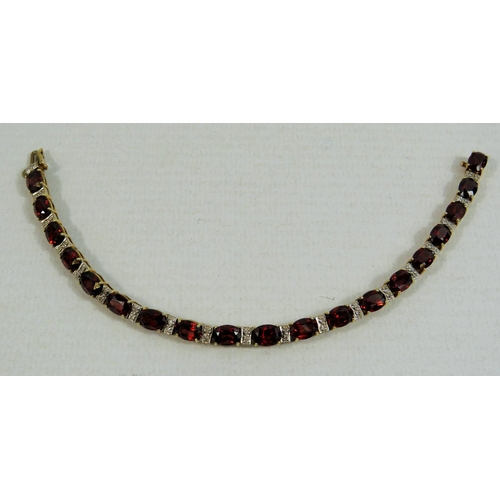 401 - 14ct Yellow Gold Diamond and Garnet set Bracelet  13.1g