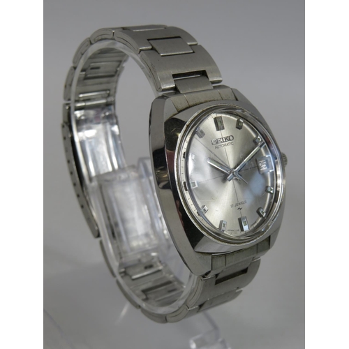 407 - Seiko 17 Jewel watch with date window. Automatic wind. Metal strap. Running order. See photos.