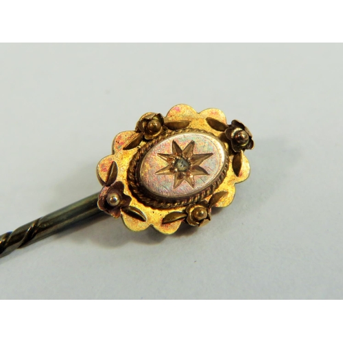 417 - 15ct Yellow Gold Diamon set pin. See photos.