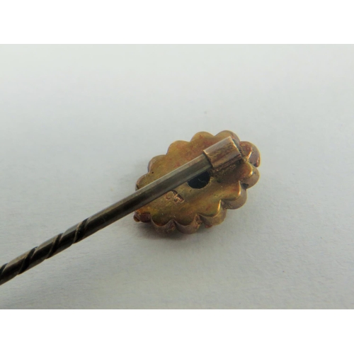 417 - 15ct Yellow Gold Diamon set pin. See photos.