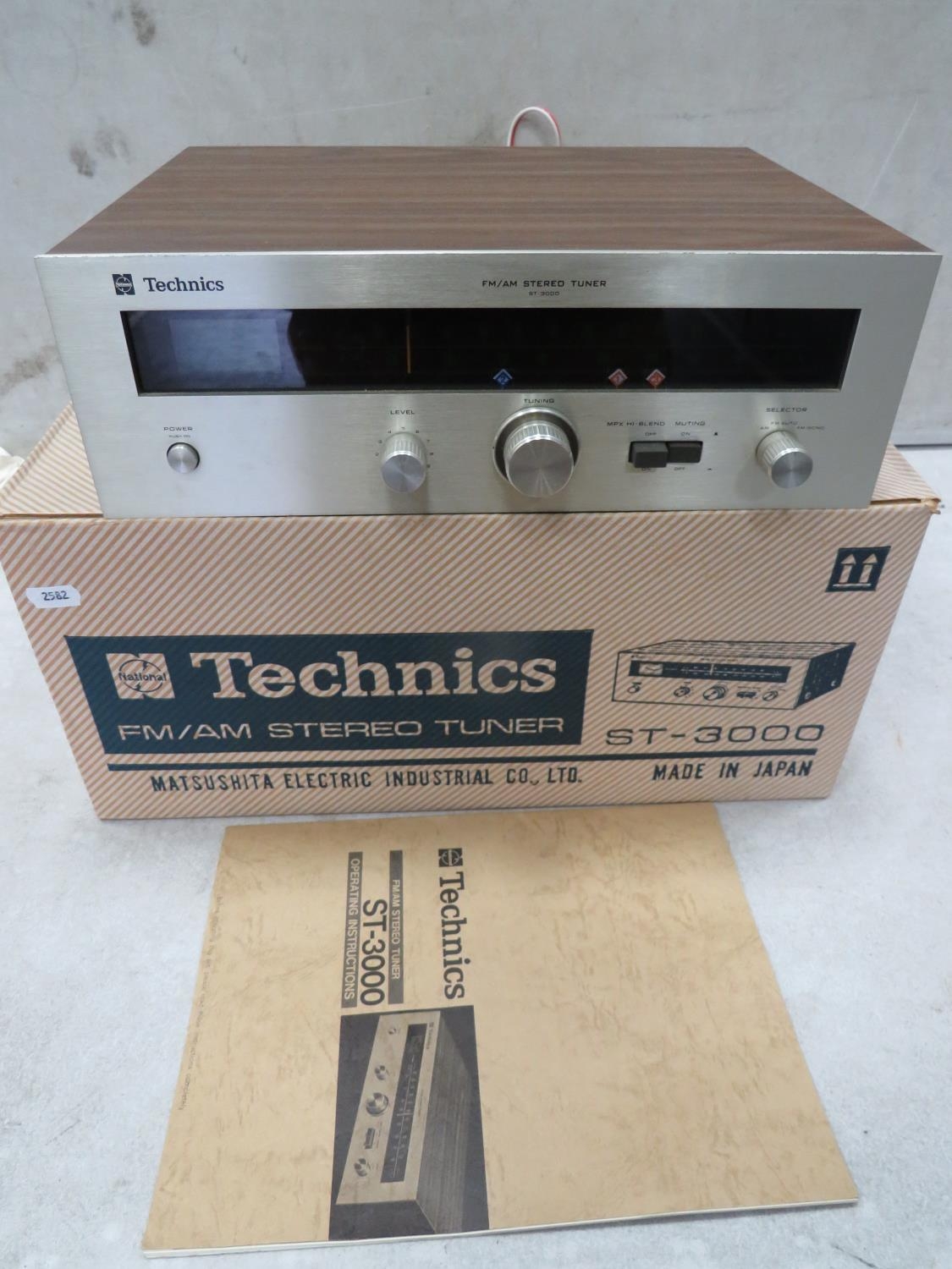 Technics FM/AM Stereo Tuner, ST3000 With original box (no