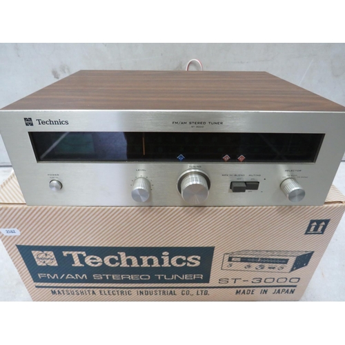 748 - Technics FM/AM Stereo Tuner, ST3000 With original box (no packaging). Working condition unknown. See... 