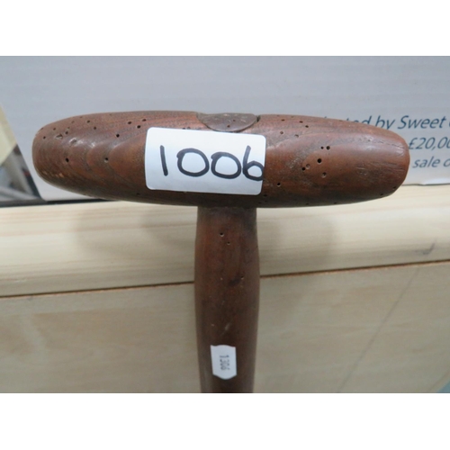 1006 - Vintage wooden paddle or shovel.