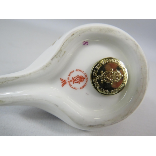 22 - Royal Crown Derby Robin paperweight with gold stopper.