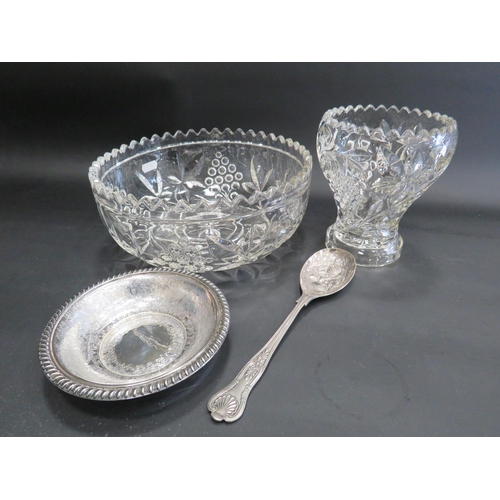 177 - Large crystal centre piece bowl that can be seperated to be a bowl and vase. Etc.