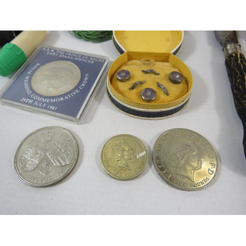 187 - Mixed collectables lot including 2 x �5 coins, 1 pound notes, Stick pin, and whimsies.