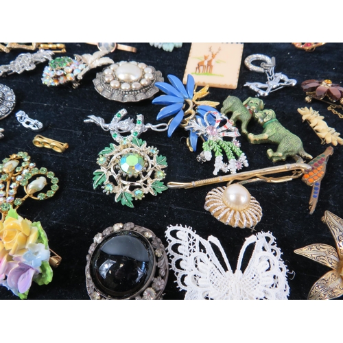 502 - Large selection of good quality costume jewellery brooches.